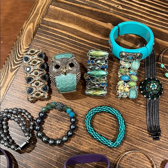 Assorted bracelets - Picture 2 of 4